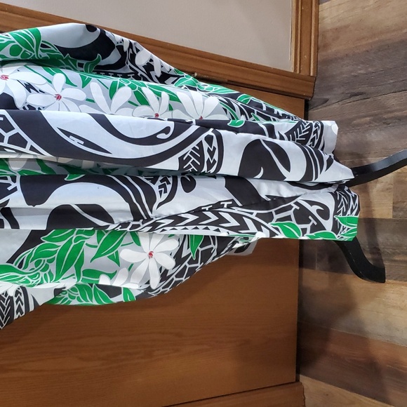 Tropical Eve Hawaii green white black Tropical floral kaftan - Picture 3 of 9